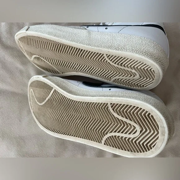 Nike Blazers - Picture 7 of 8